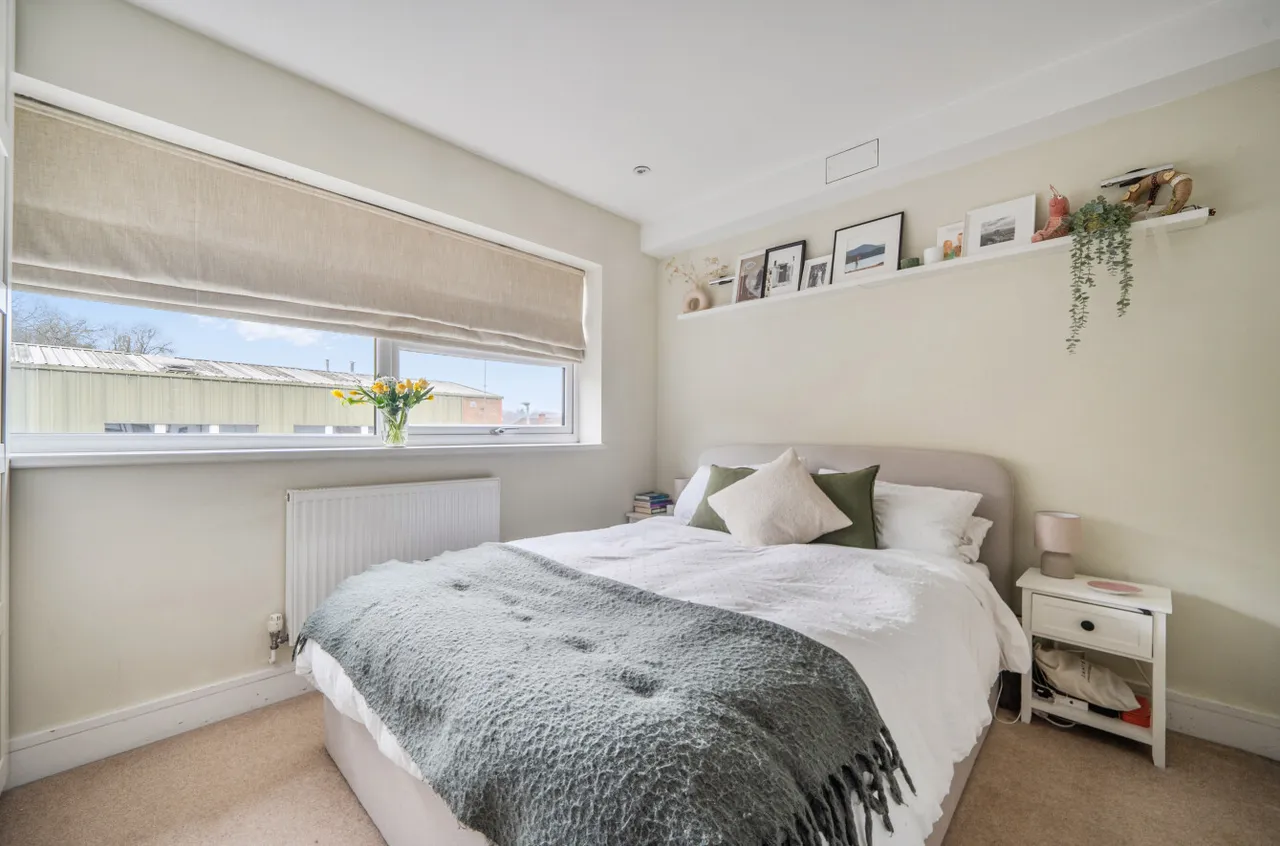 Catteshall Lane, Godalming, GU7, photo 14