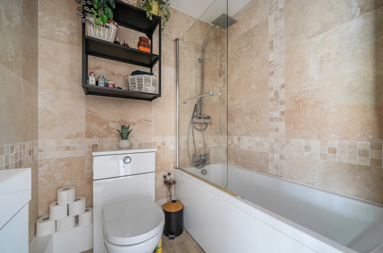 Catteshall Lane, Godalming, GU7, photo 18