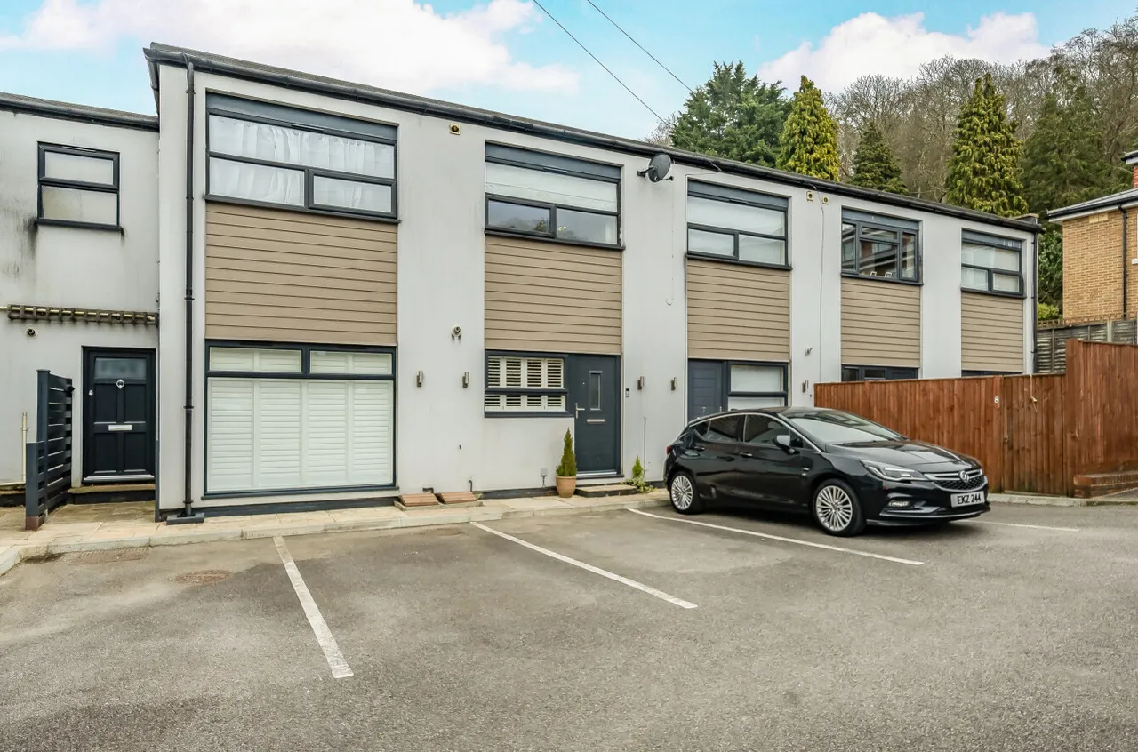 Catteshall Lane, Godalming, GU7, photo 5