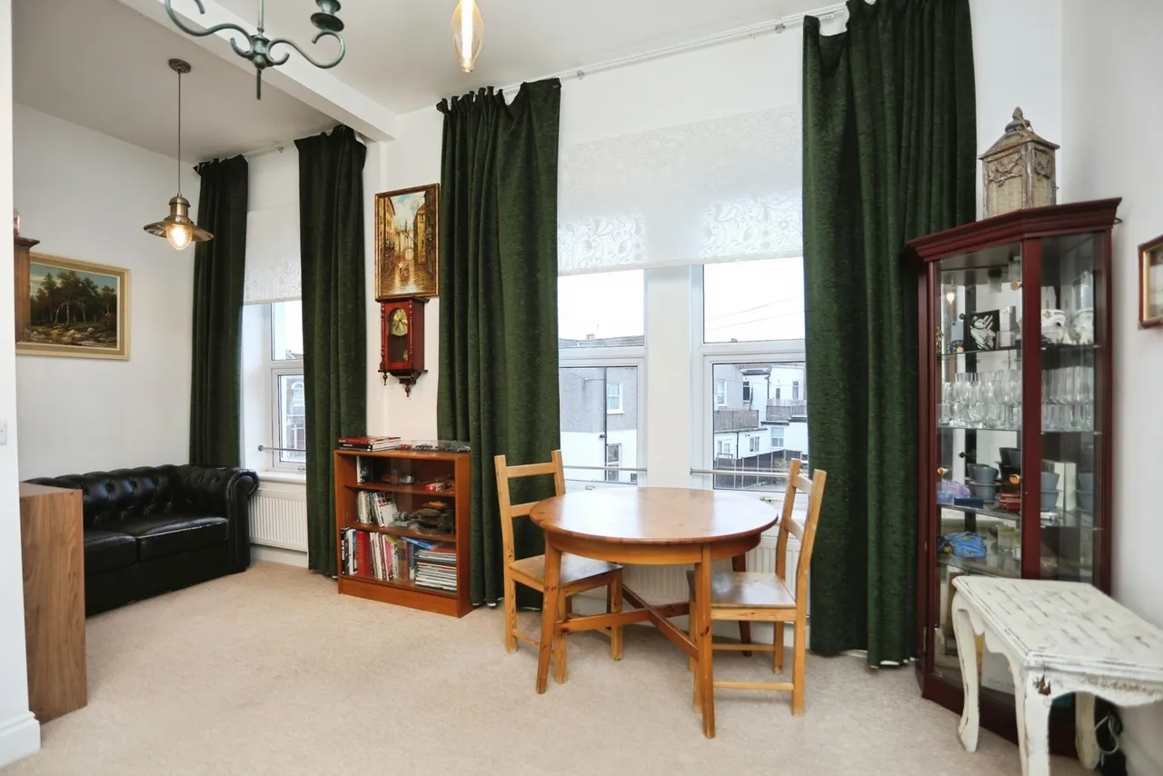 Honley Road, London, SE6, photo 2