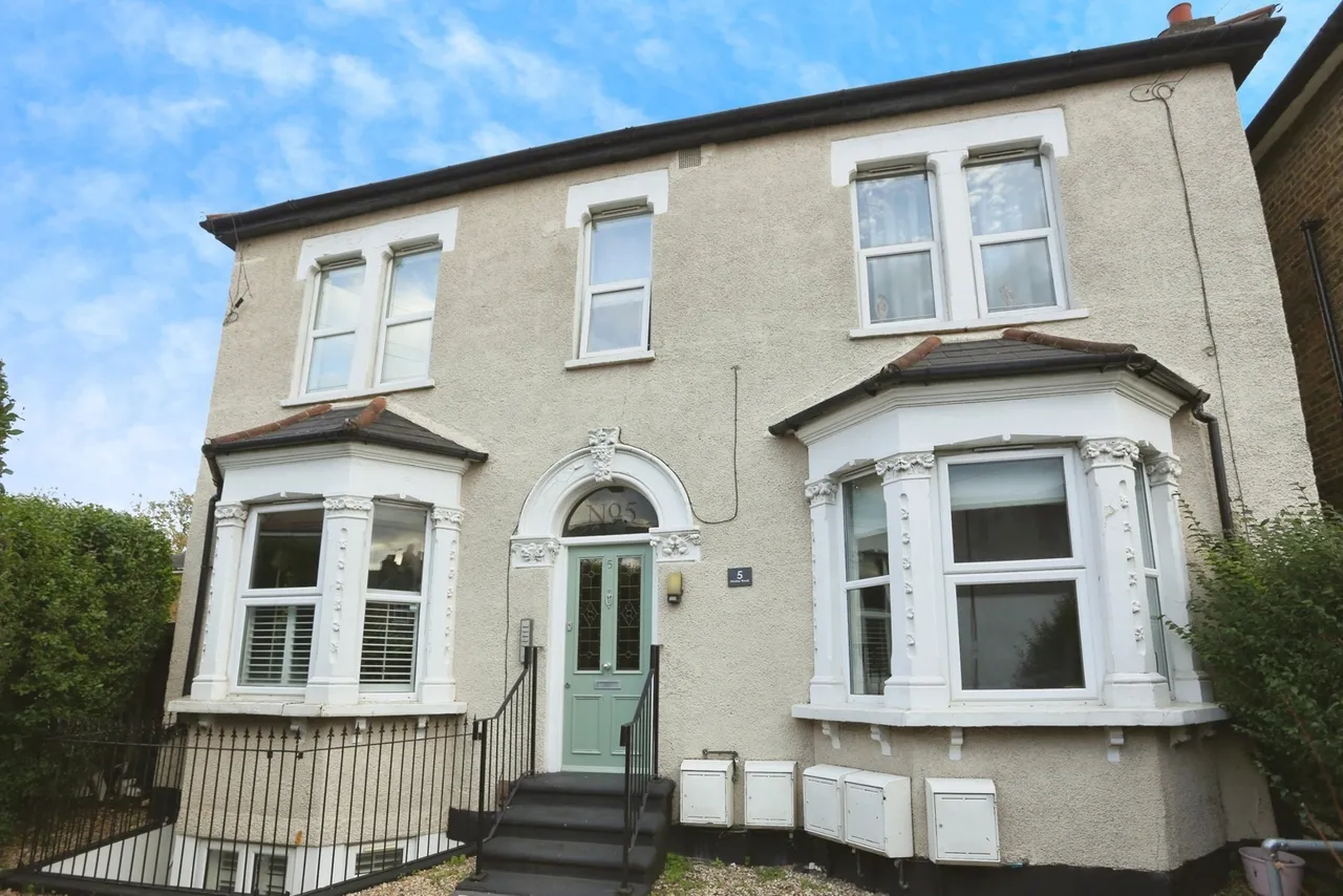 1 bed flat for sale, Honley Road, London, SE6