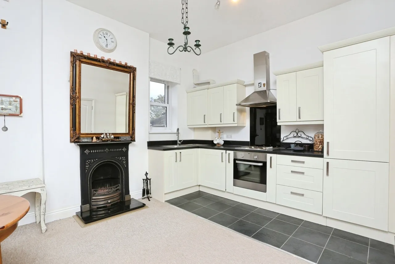 Honley Road, London, SE6, photo 6