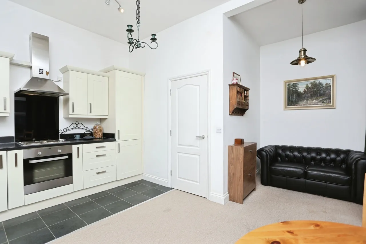 Honley Road, London, SE6, photo 3