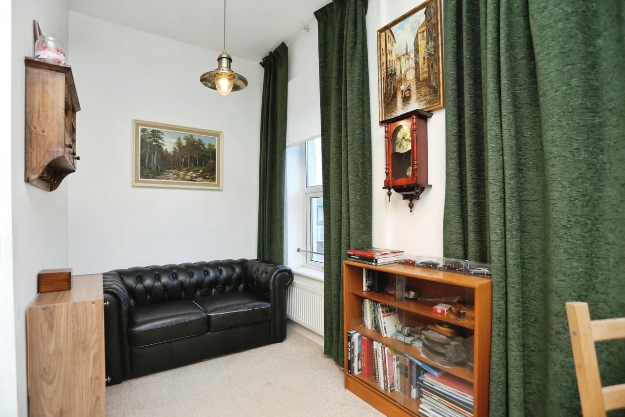 Honley Road, London, SE6, photo 5