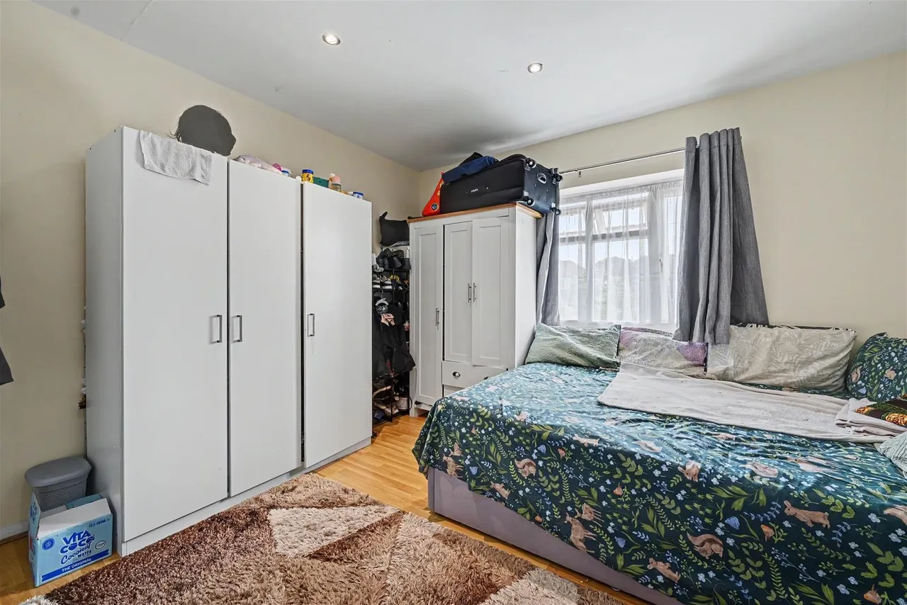Camrose Avenue, Edgware, photo 7