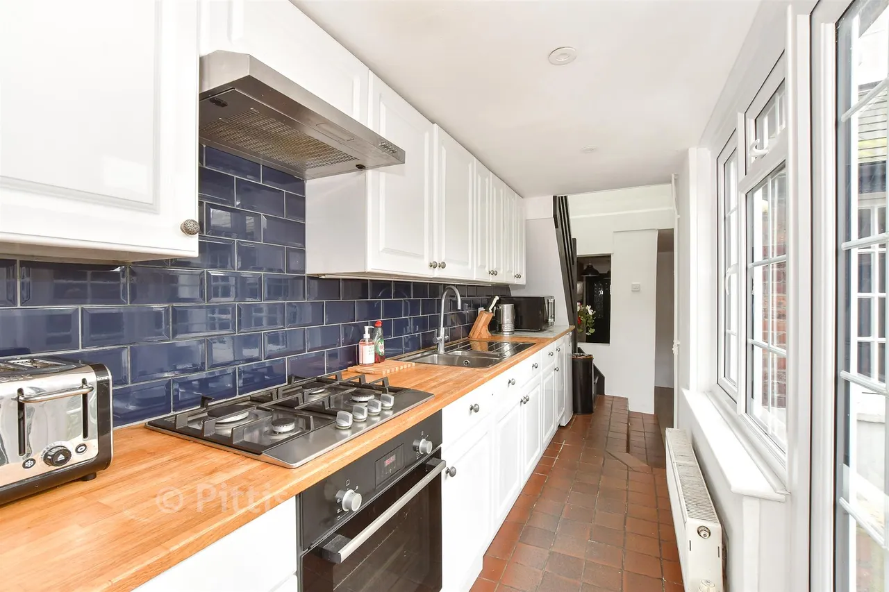 Pyle Street, Newport, PO30, photo 7