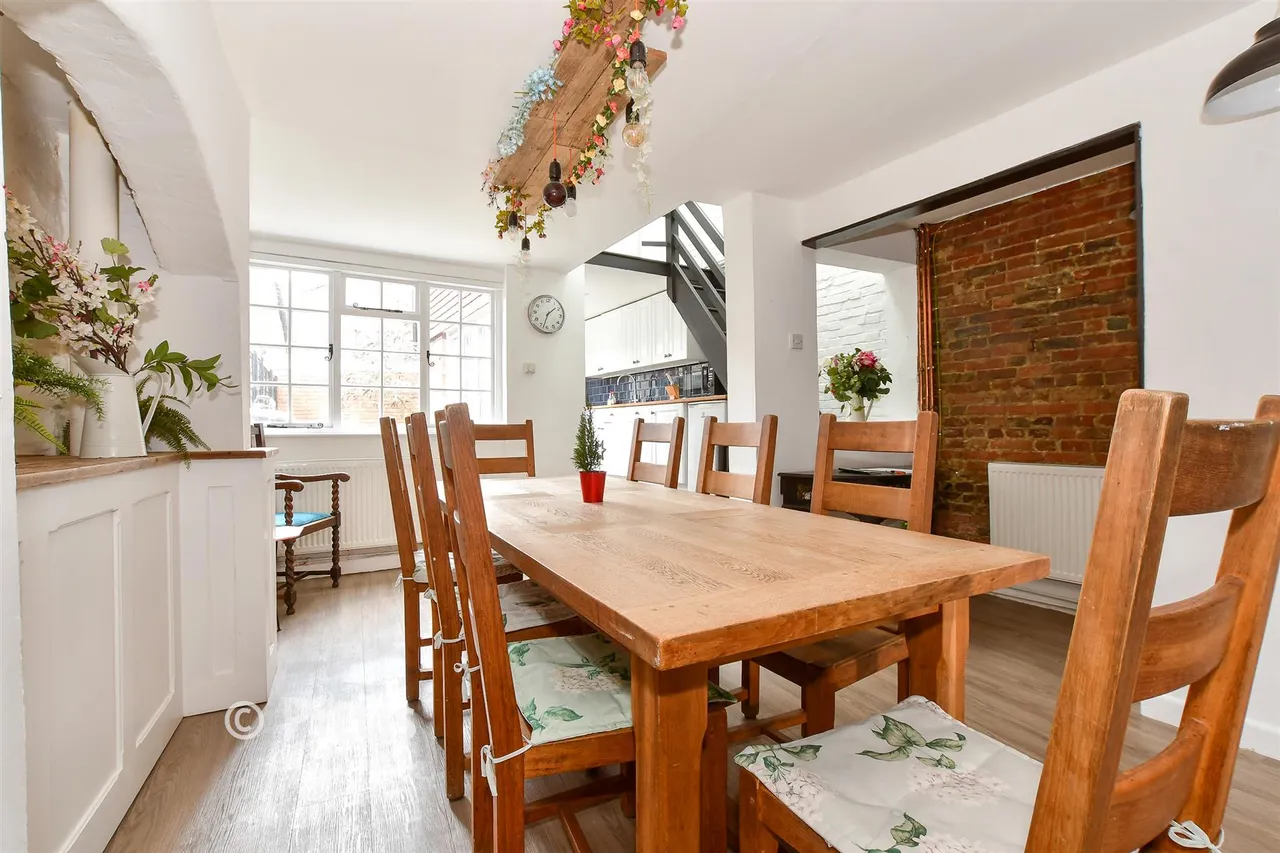 Pyle Street, Newport, PO30, photo 6