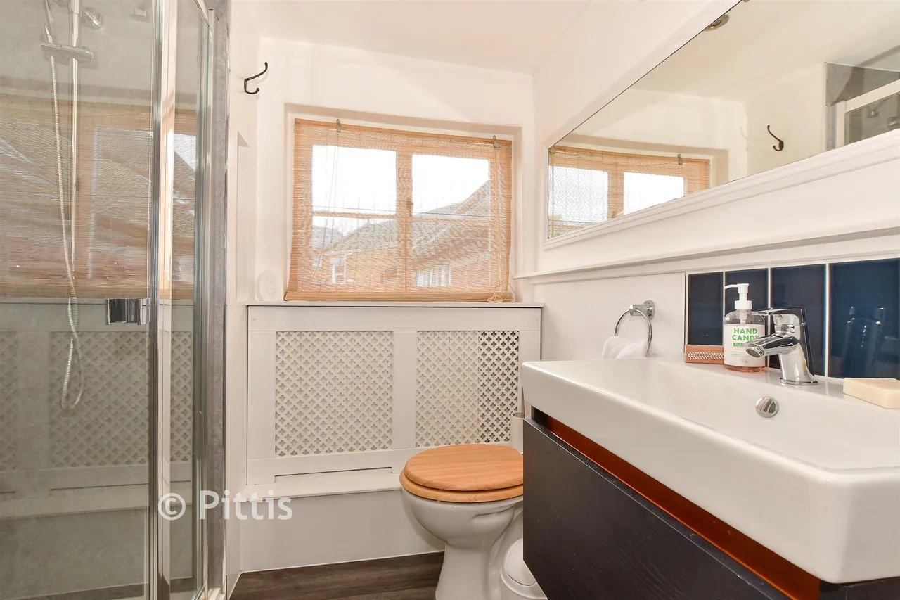 Pyle Street, Newport, PO30, photo 11