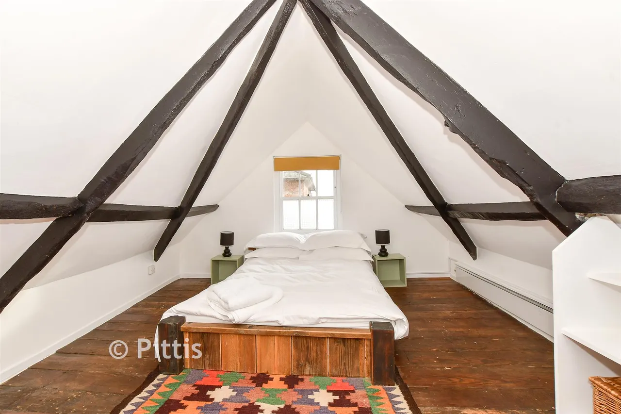 Pyle Street, Newport, PO30, photo 8