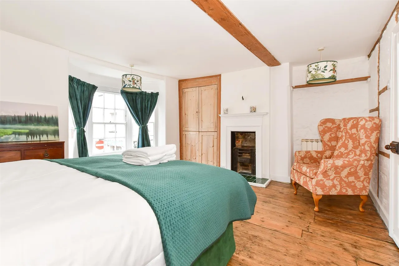 Pyle Street, Newport, PO30, photo 9