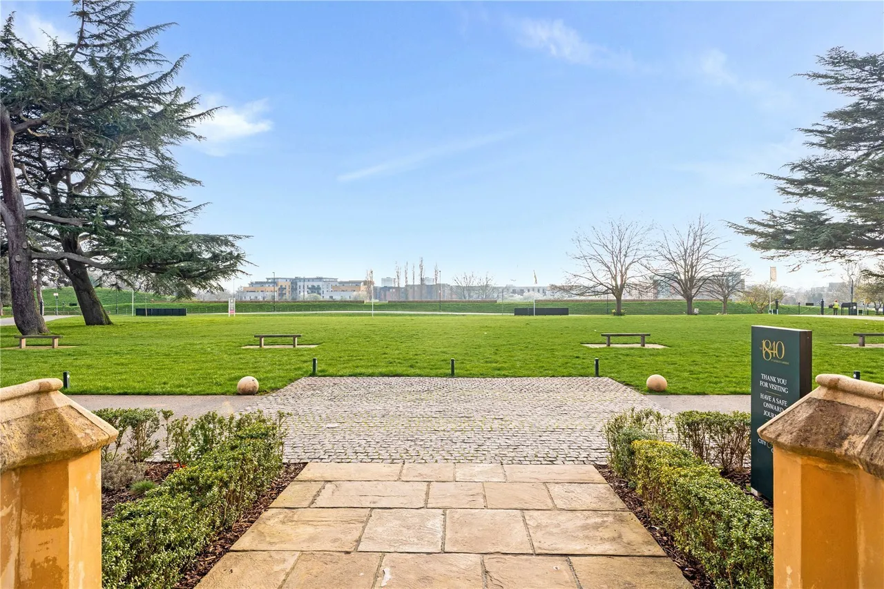St. George's Gardens, London, SW17, photo 6