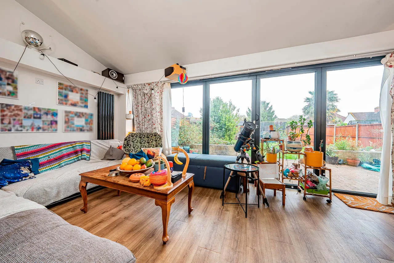 Beech Avenue, Brentford, TW8, photo 2