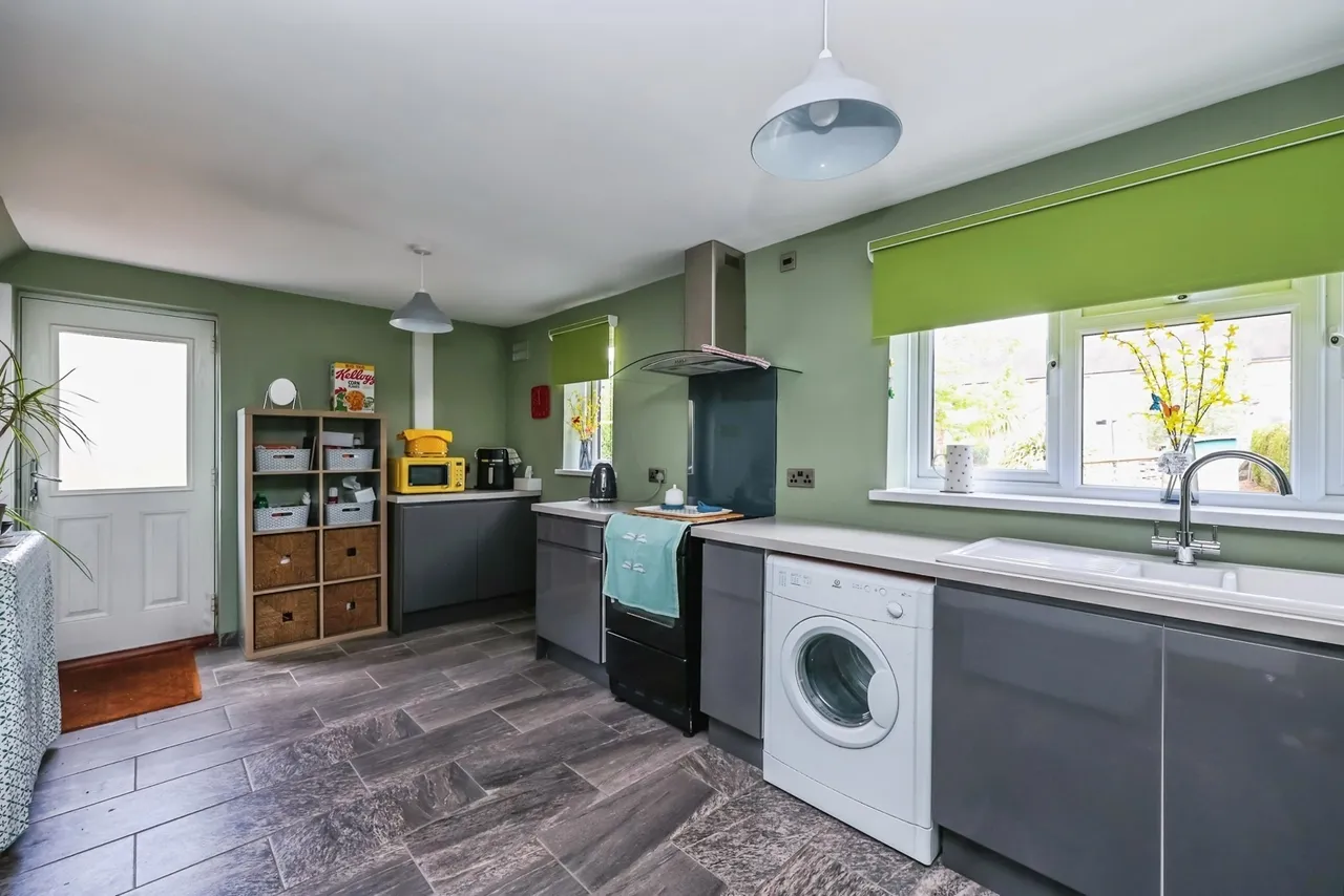 Avebury Close, Nottingham, Nottinghamshire, NG11, photo 2