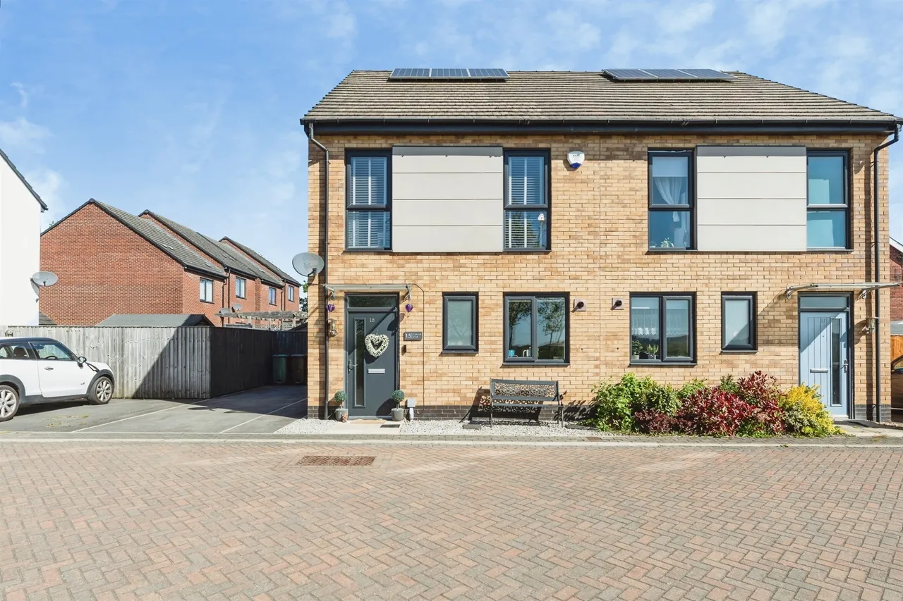 3 bed house for sale — Curlew View, South Elmsall, Pontefract