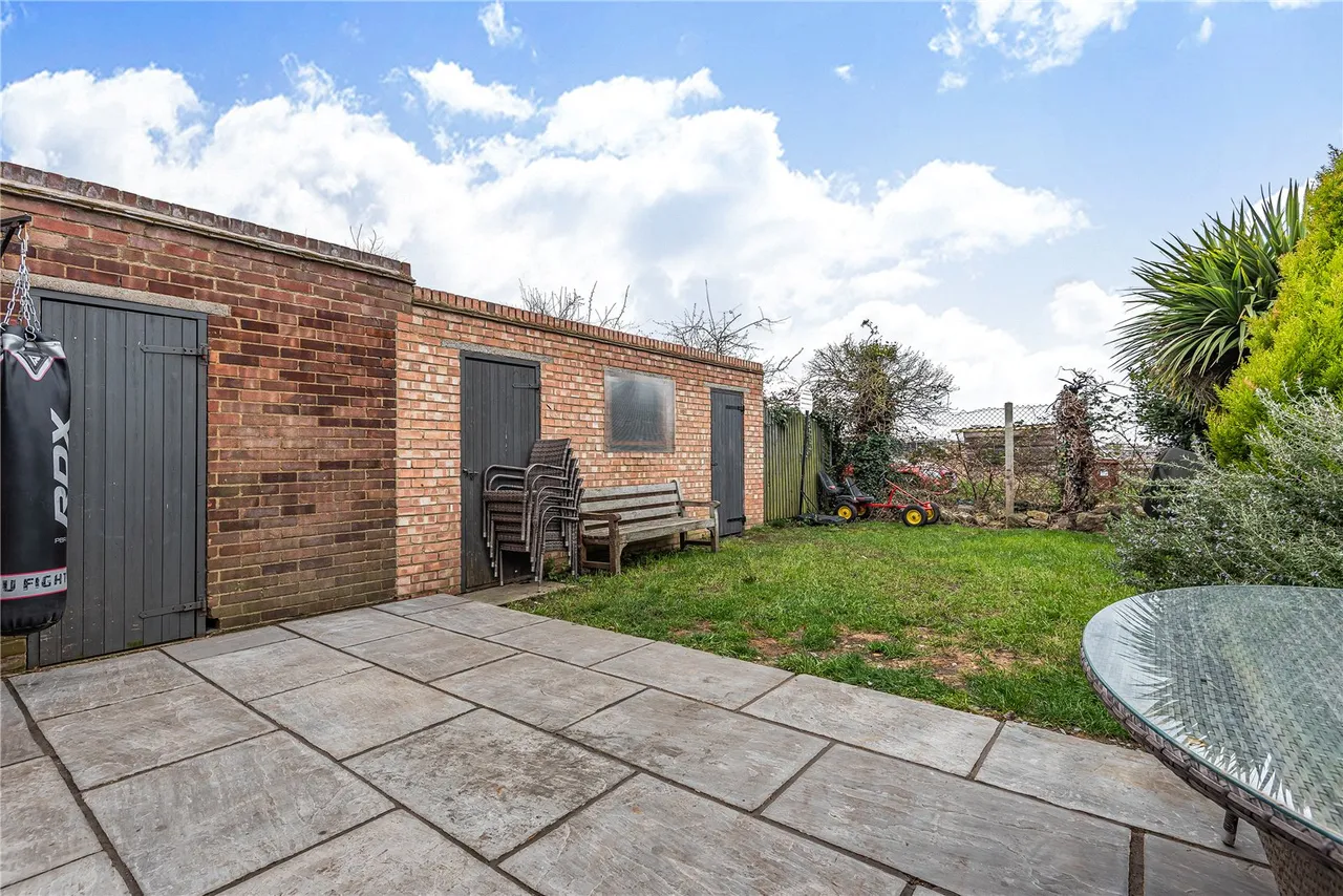 Oxford Way, Hanworth, Middlesex, TW13 6RX, photo 3