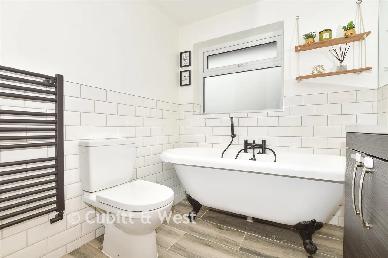 Blackwell Farm Road, East Grinstead, RH19, photo 9