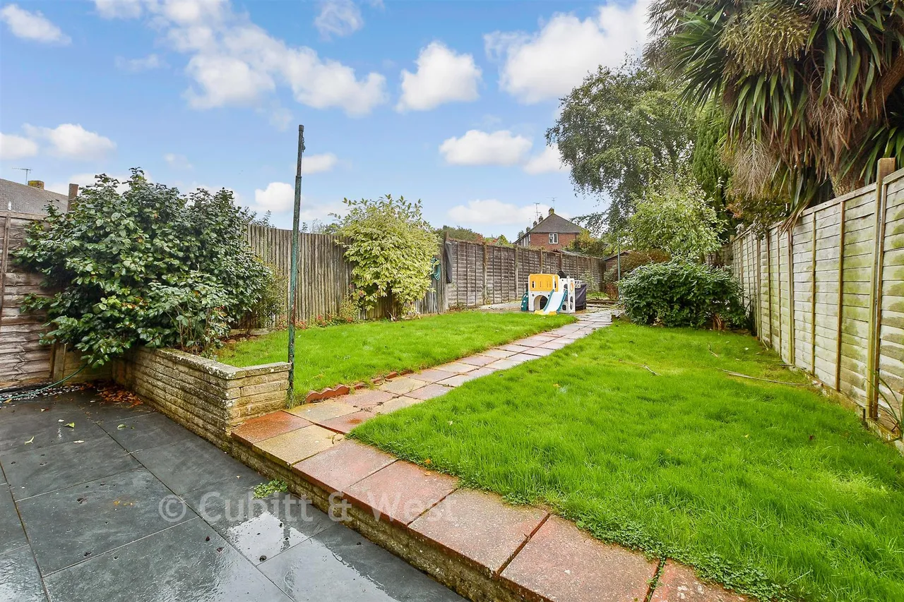 Blackwell Farm Road, East Grinstead, RH19, photo 12