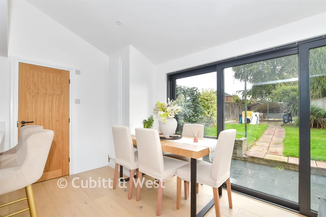 Blackwell Farm Road, East Grinstead, RH19, photo 3