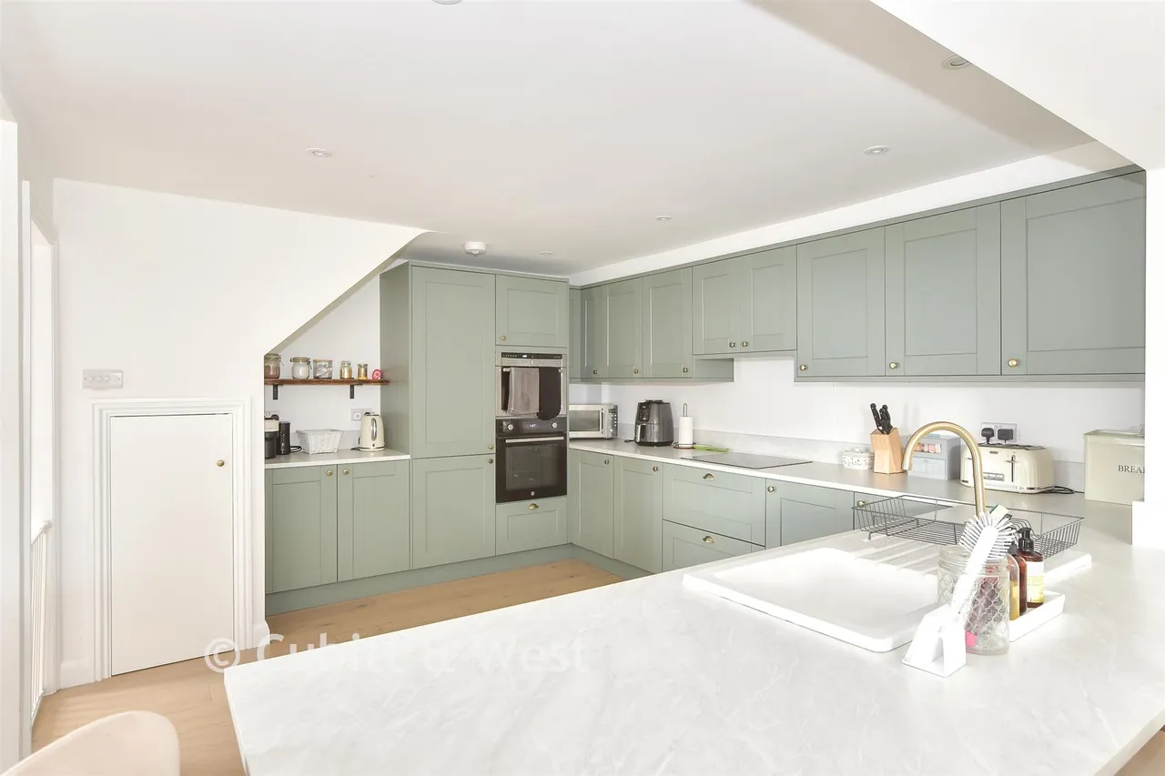 Blackwell Farm Road, East Grinstead, RH19, photo 4