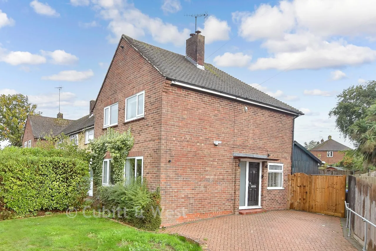3 bed house for sale, Blackwell Farm Road, East Grinstead, RH19
