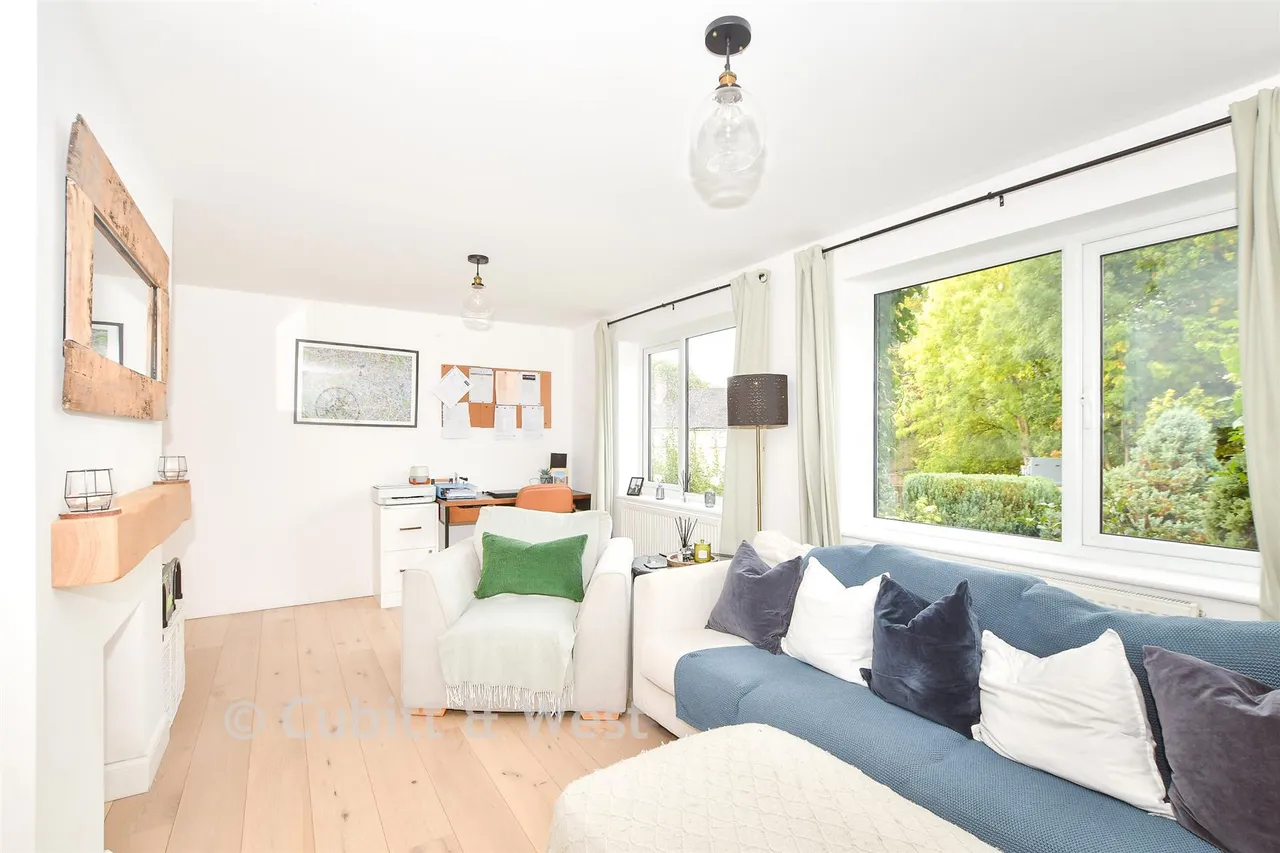 Blackwell Farm Road, East Grinstead, RH19, photo 2