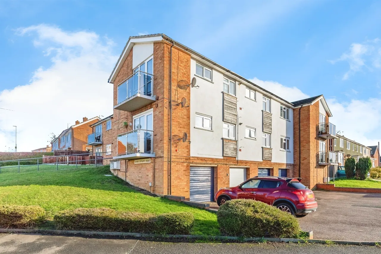 2 bed flat for sale — Shakespeare Road, Wellingborough