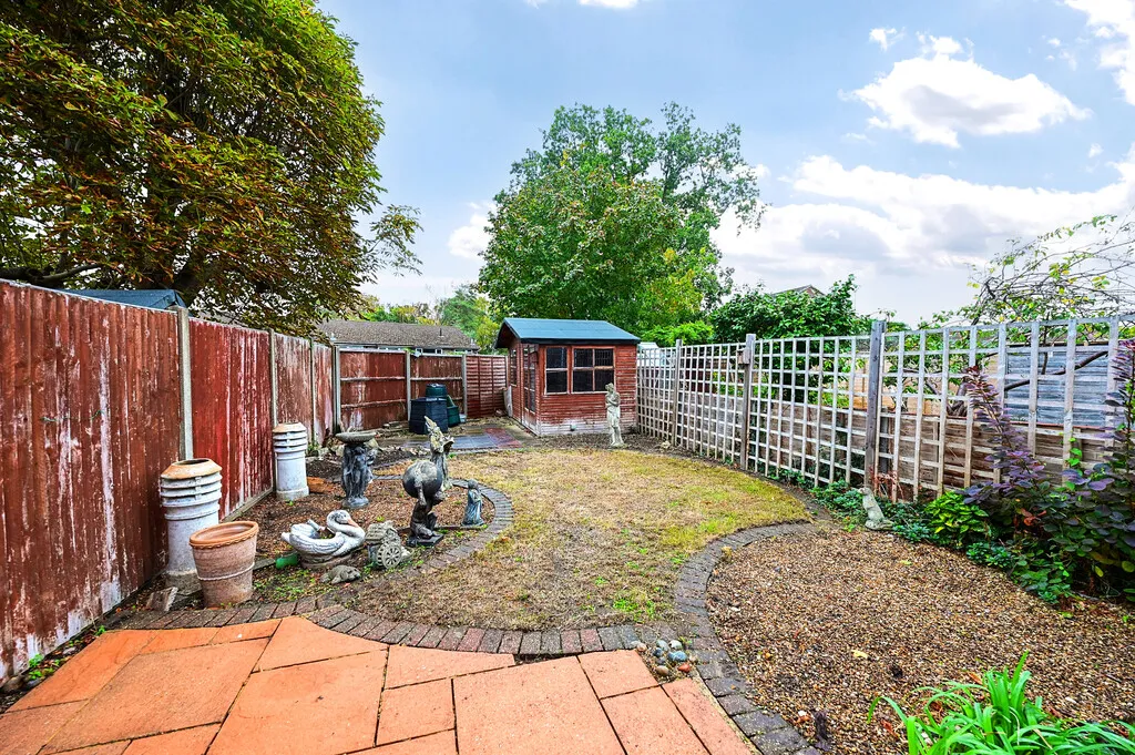 Oak Farm Close, Blackwater, GU17, photo 5