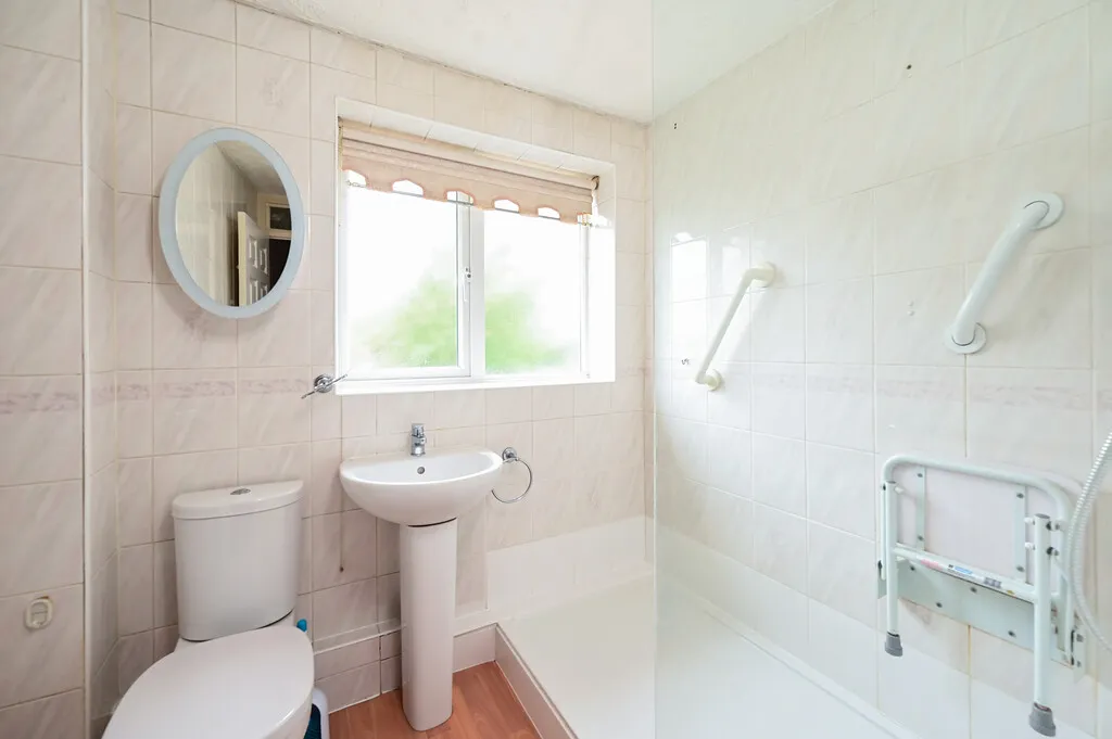 Oak Farm Close, Blackwater, GU17, photo 10