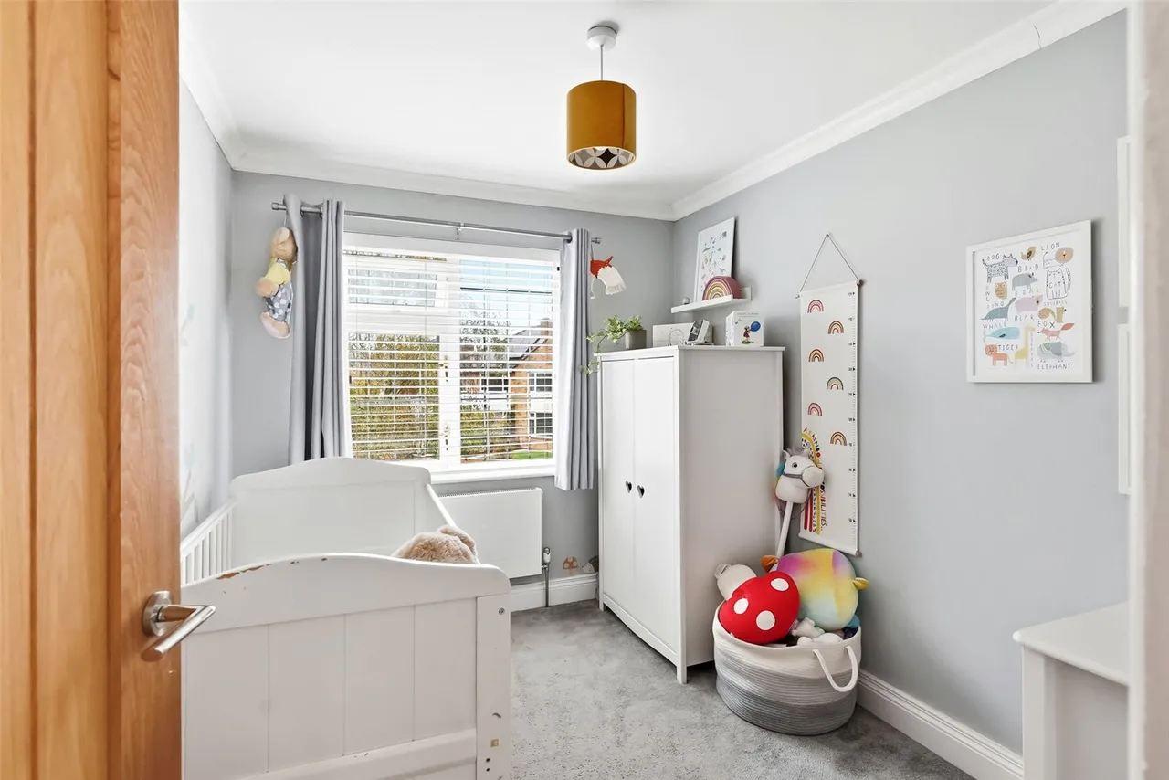 Sunna Gardens, Sunbury, TW16 5EF, photo 12