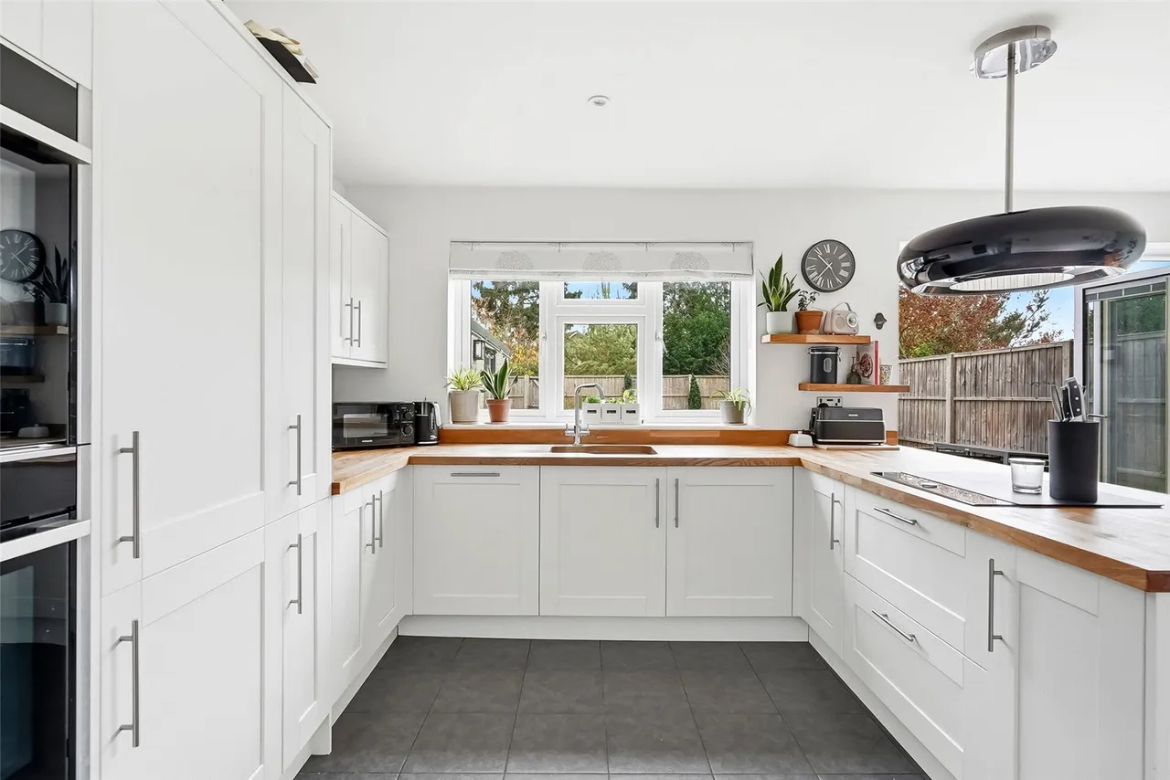 Sunna Gardens, Sunbury, TW16 5EF, photo 7