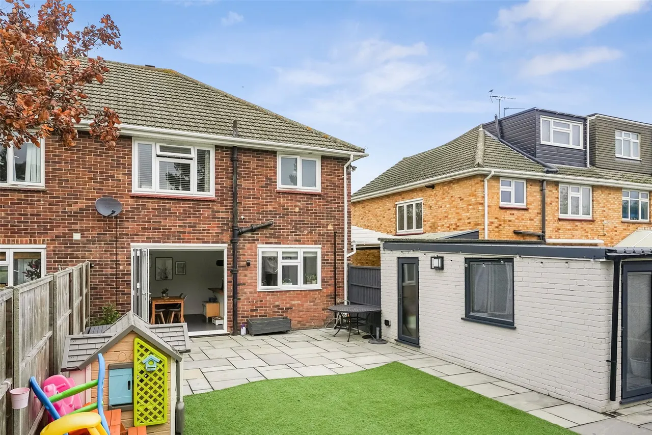 Sunna Gardens, Sunbury, TW16 5EF, photo 16