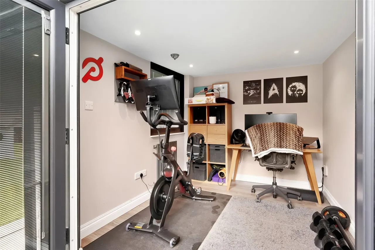Sunna Gardens, Sunbury, TW16 5EF, photo 18
