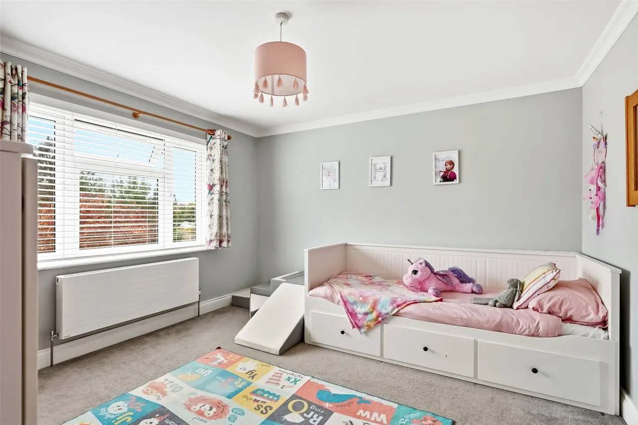 Sunna Gardens, Sunbury, TW16 5EF, photo 14