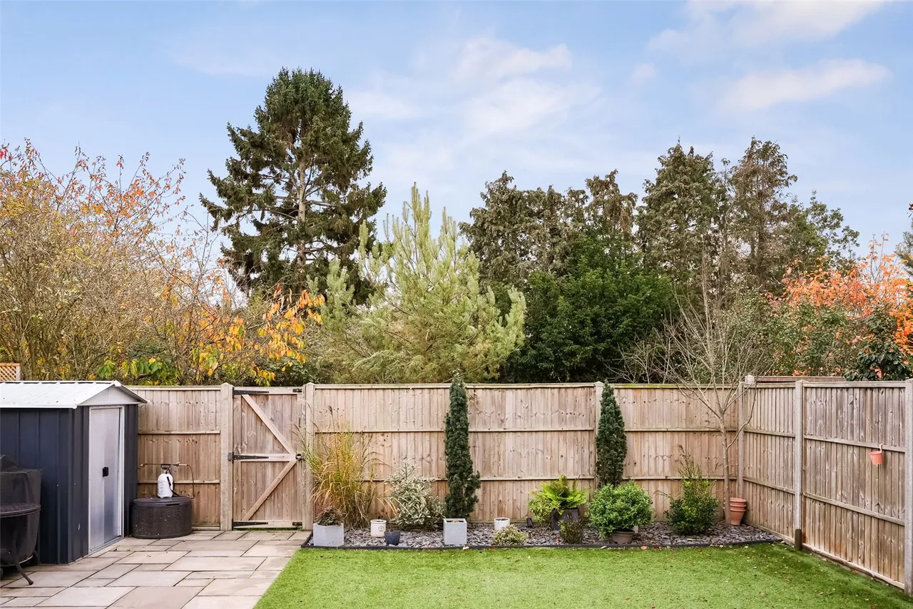 Sunna Gardens, Sunbury, TW16 5EF, photo 17