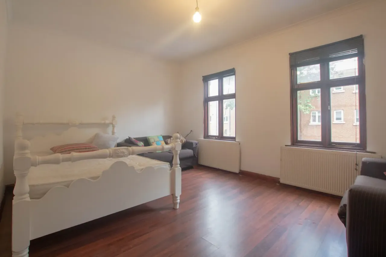 3 bed flat to rent, Evelina Road, London, SE15