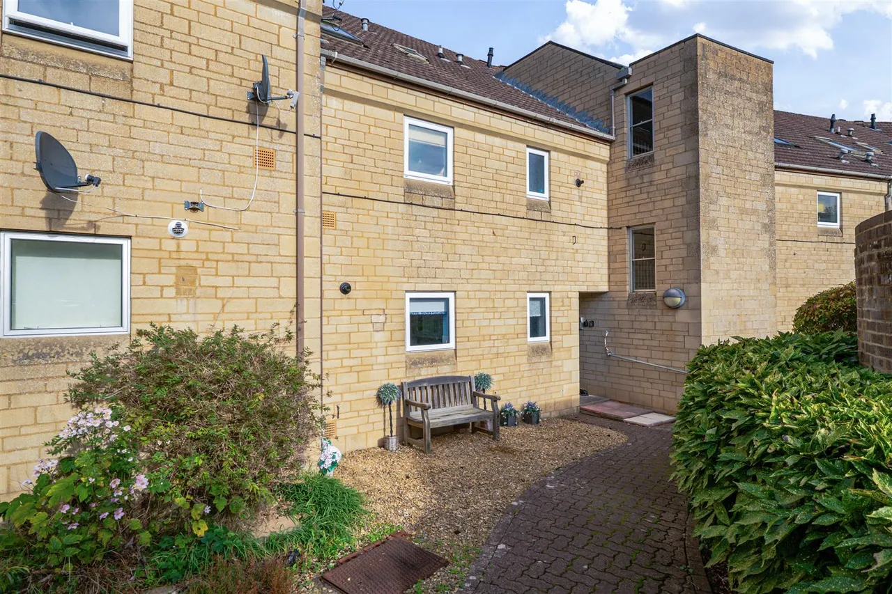 2 bed flat for sale, Field View, Chippenham, SN15