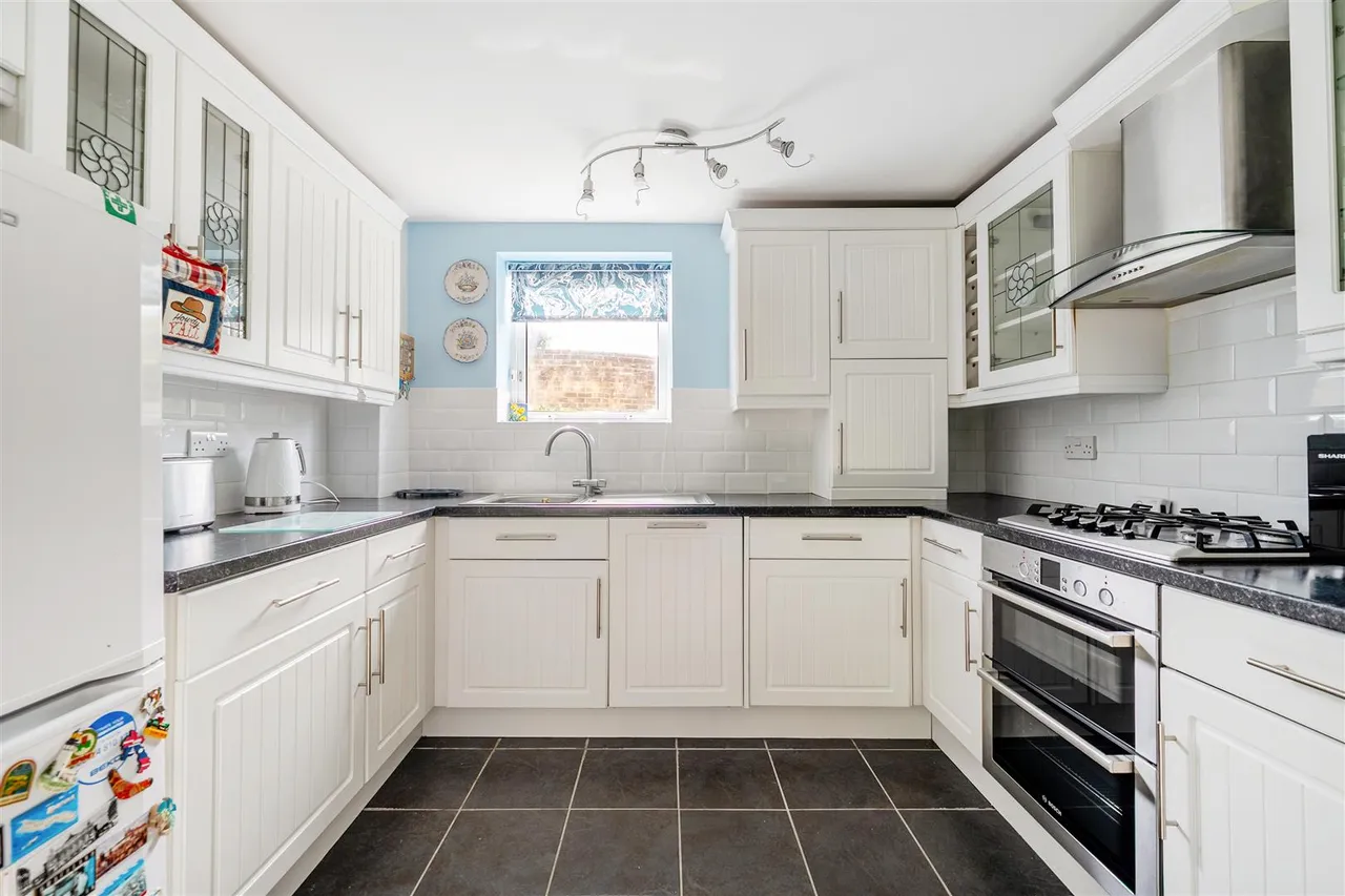 Field View, Chippenham, SN15, photo 2
