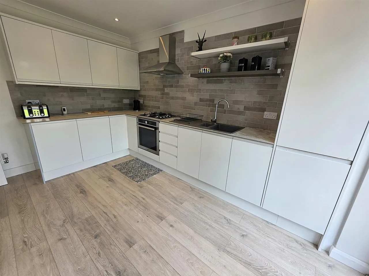 Peakdale Avenue, Heald Green, photo 4