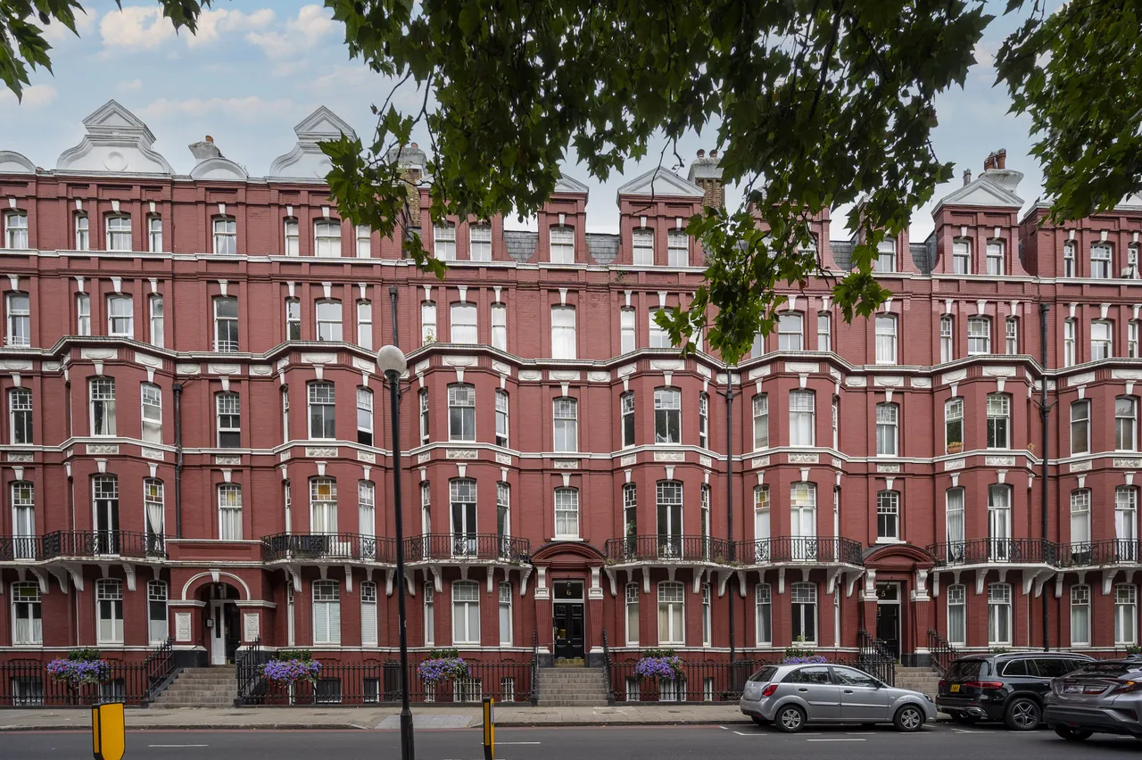 2 bed flat for sale — 6e Oxford and Cambridge Mansions, Old Marylebone Road, London