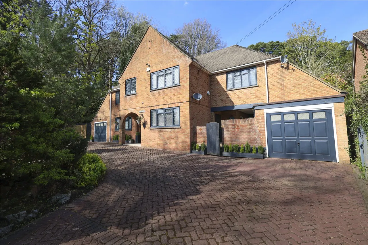 Crawley Hill, Camberley, Surrey, GU15 2DA, photo 3