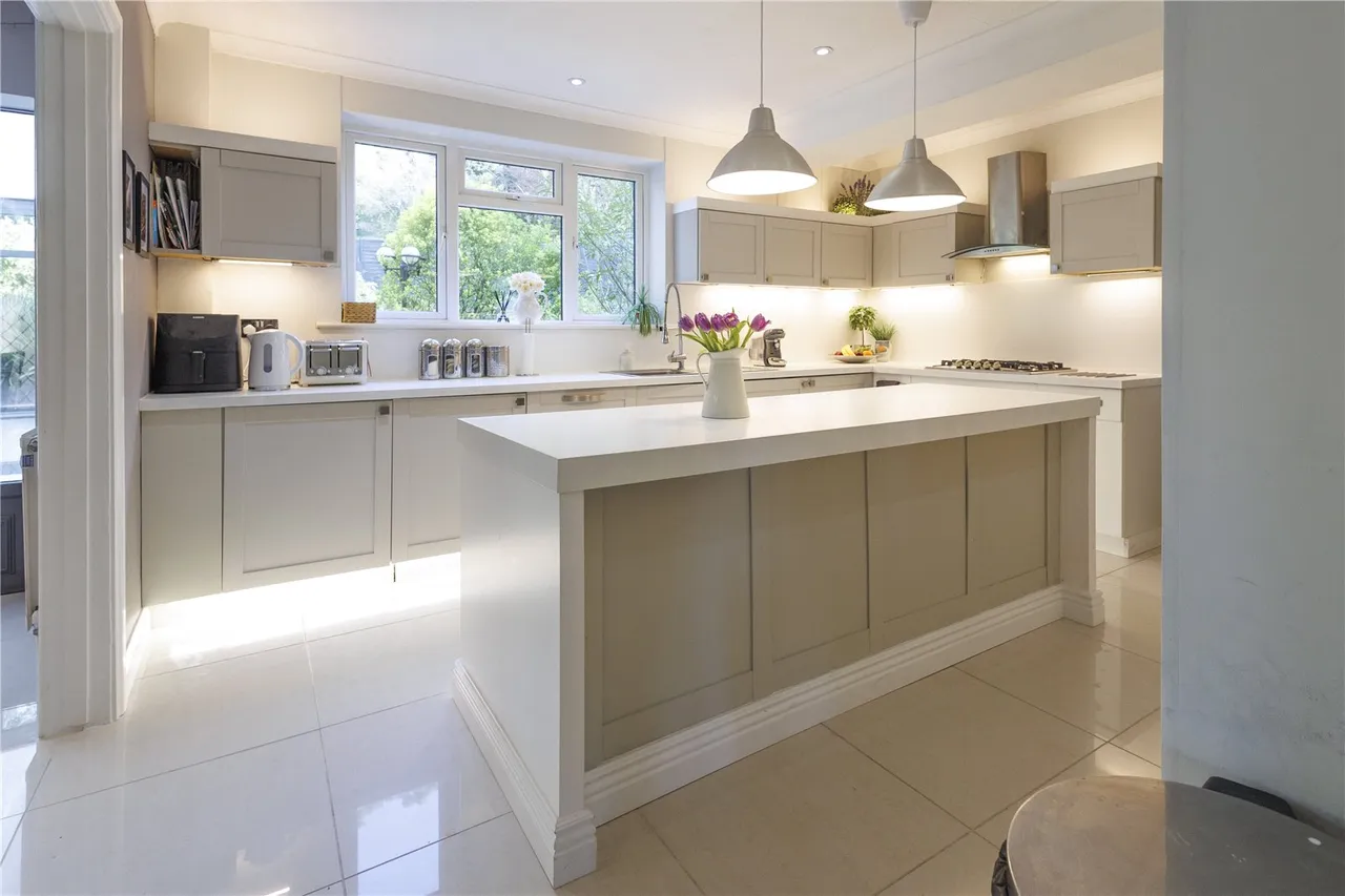 Crawley Hill, Camberley, Surrey, GU15 2DA, photo 7