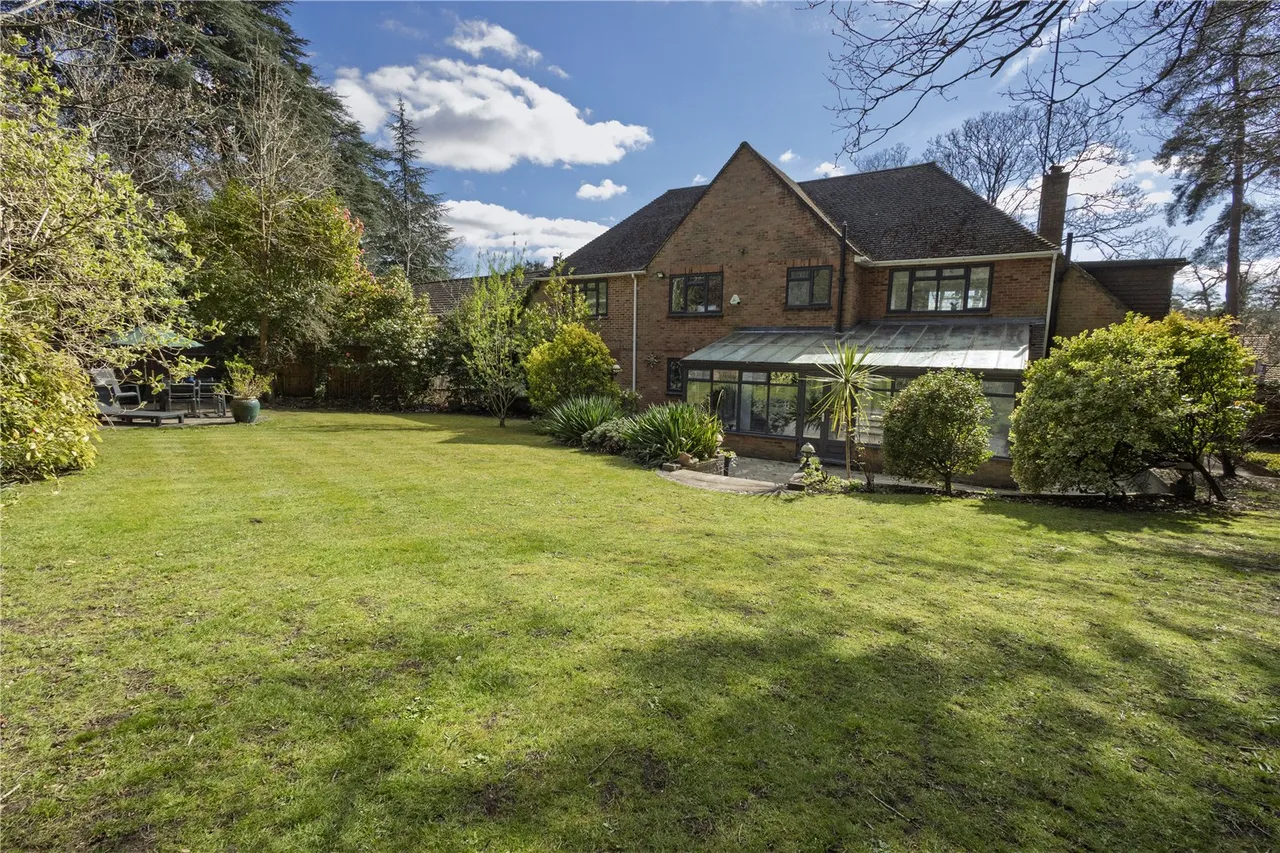 Crawley Hill, Camberley, Surrey, GU15 2DA, photo 12