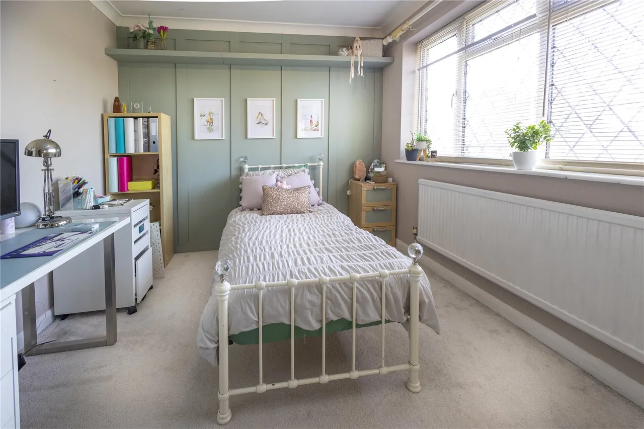 Crawley Hill, Camberley, Surrey, GU15 2DA, photo 17