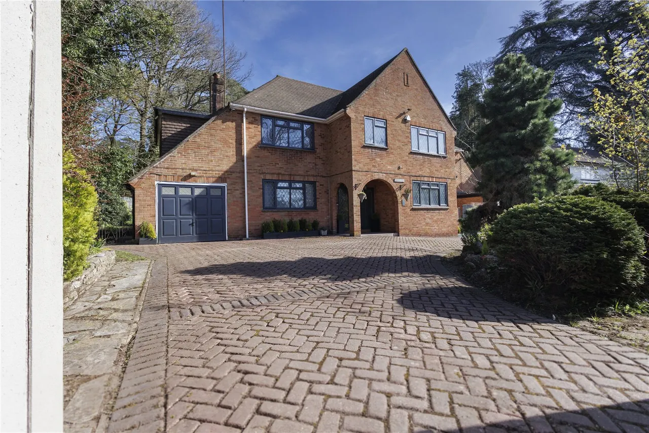 Crawley Hill, Camberley, Surrey, GU15 2DA, photo 2