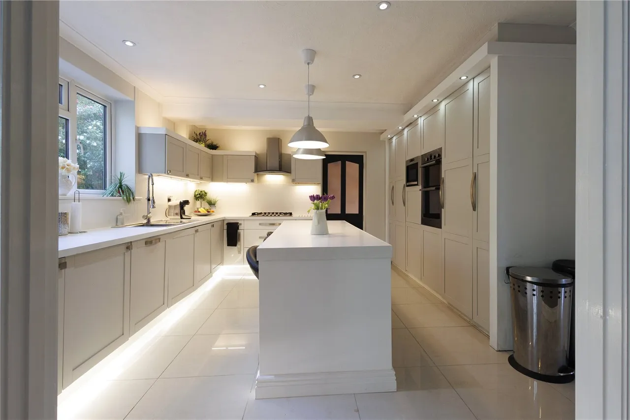 Crawley Hill, Camberley, Surrey, GU15 2DA, photo 19