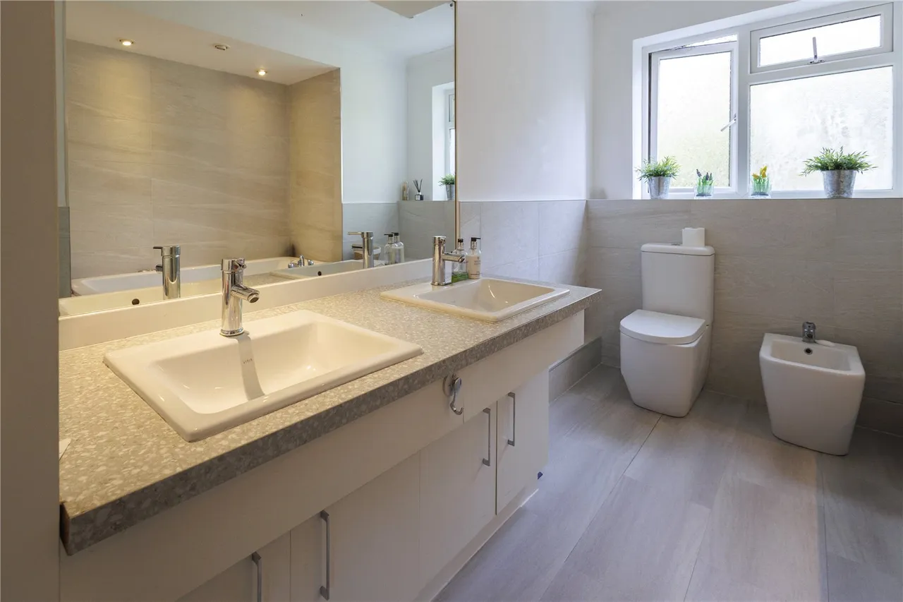 Crawley Hill, Camberley, Surrey, GU15 2DA, photo 10