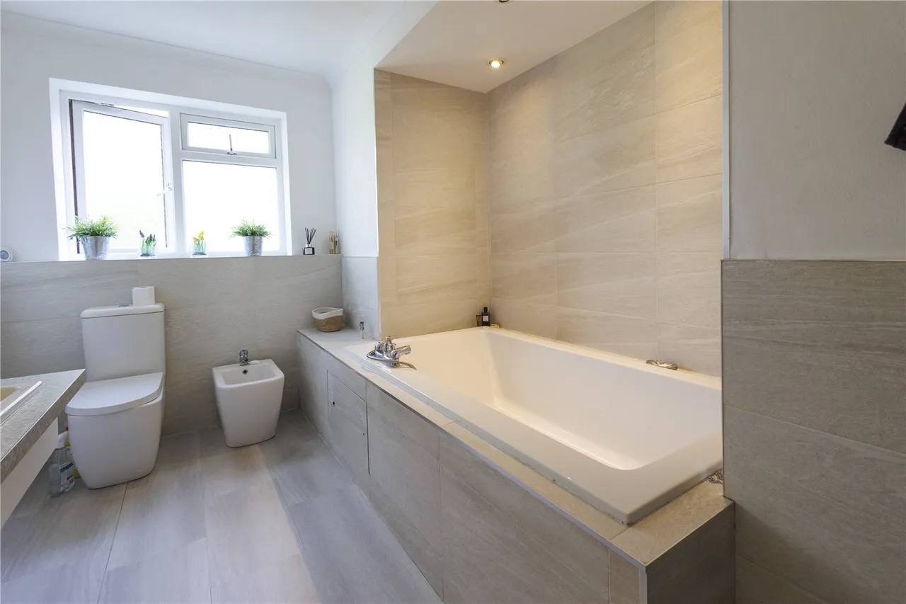 Crawley Hill, Camberley, Surrey, GU15 2DA, photo 18