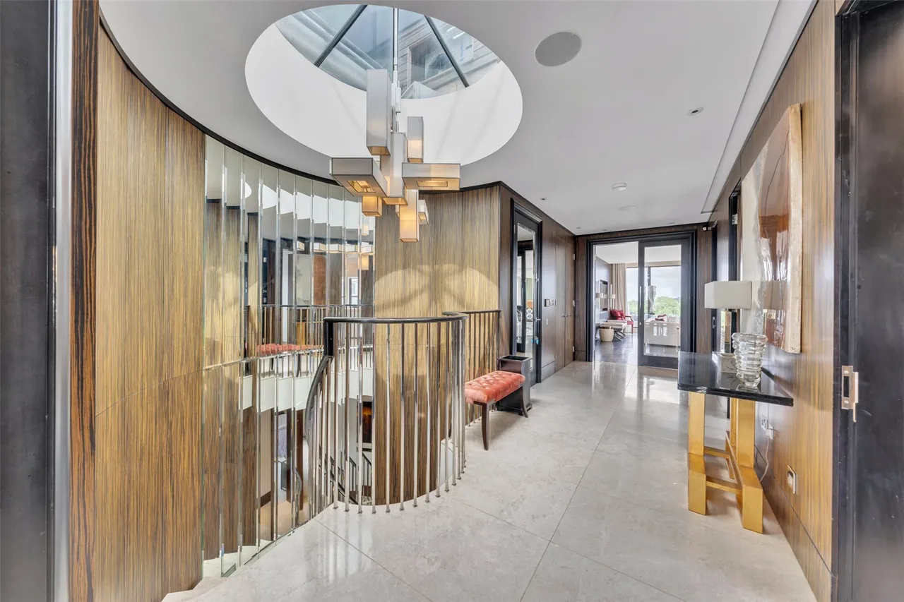 Queens Court, 4-8 Finchley Road, St John's Wood, NW8, photo 6