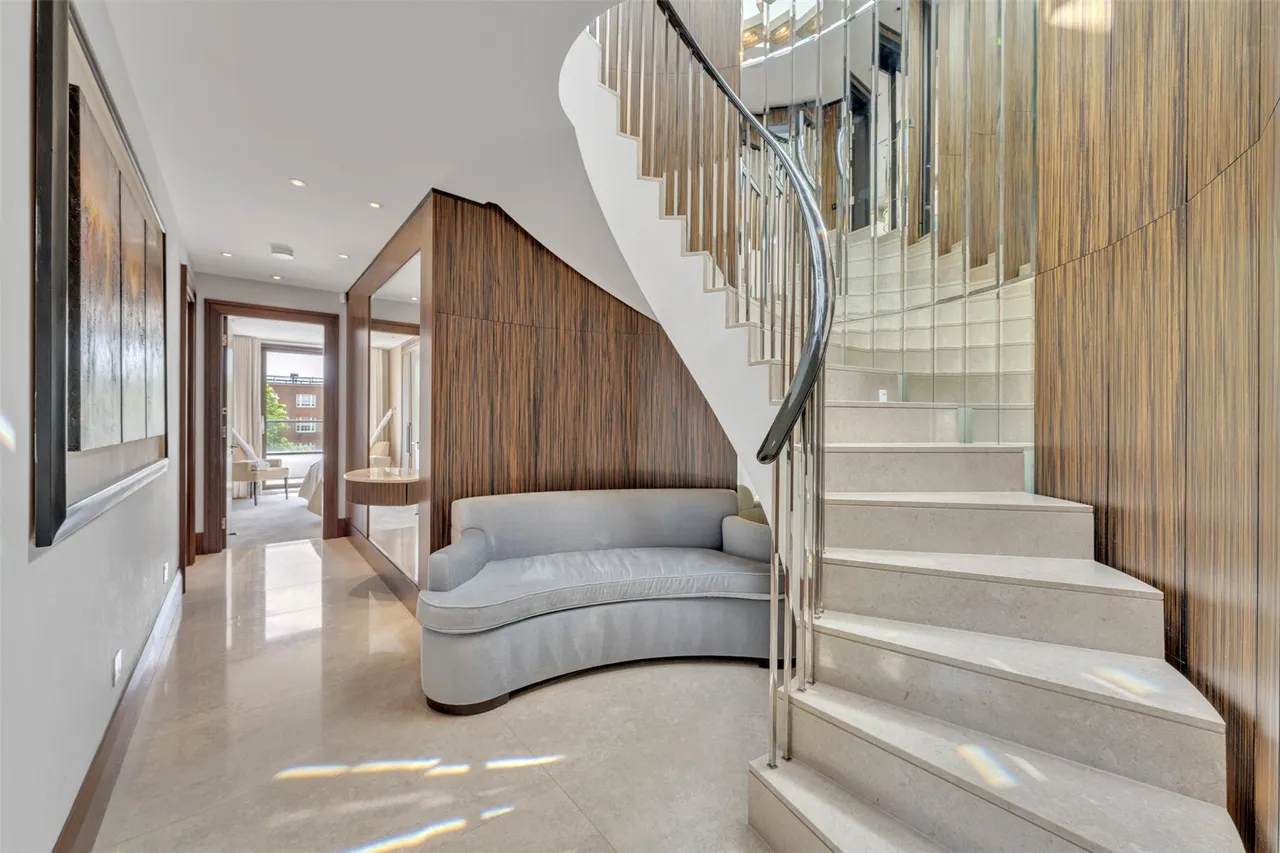 Queens Court, 4-8 Finchley Road, St John's Wood, NW8, photo 9