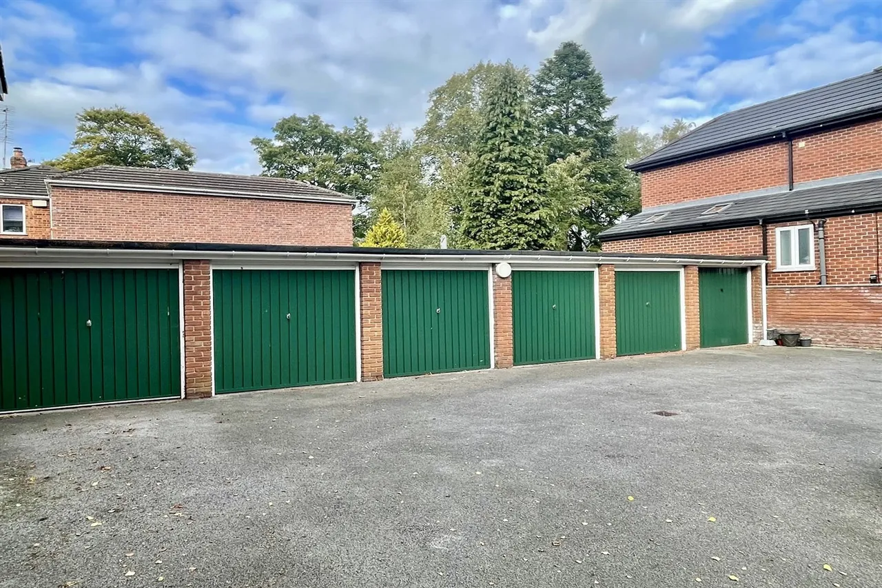 Manor Court Manor Park South, Knutsford, photo 4